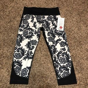 NWT Lululemon Lustrous Crop